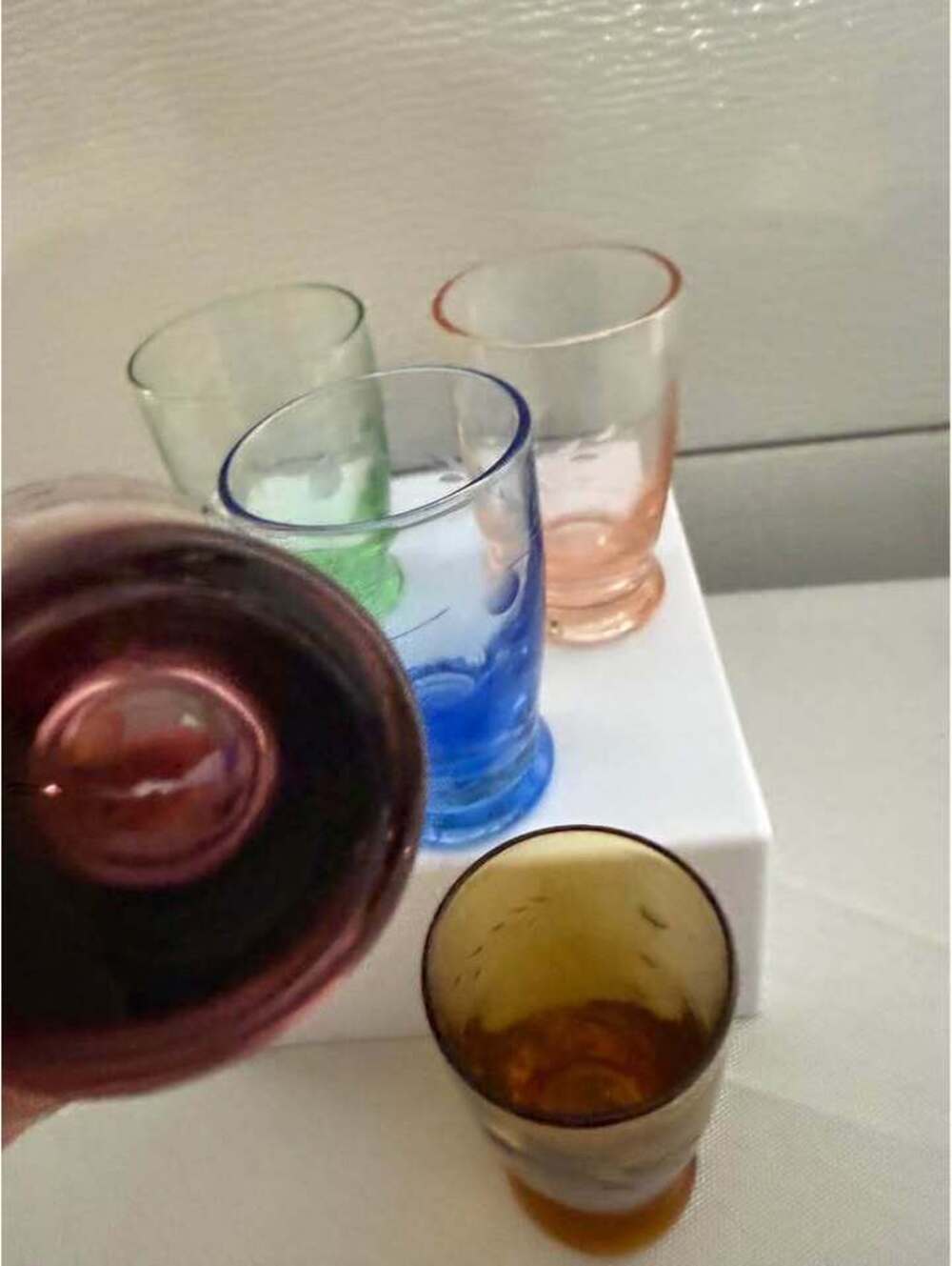 Set of 5 Vintage Etched Multi-Color Glass shot glasses - Picture 4 of 8